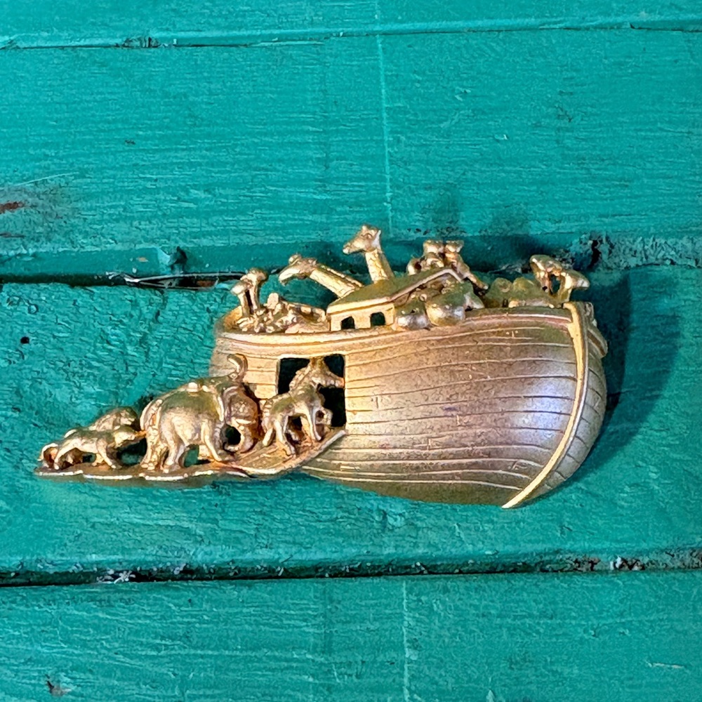 Vintage 1980’s AJC Gold  Noah's Ark Animal Brooch